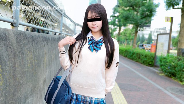 制服娘を電車でイタズラ 