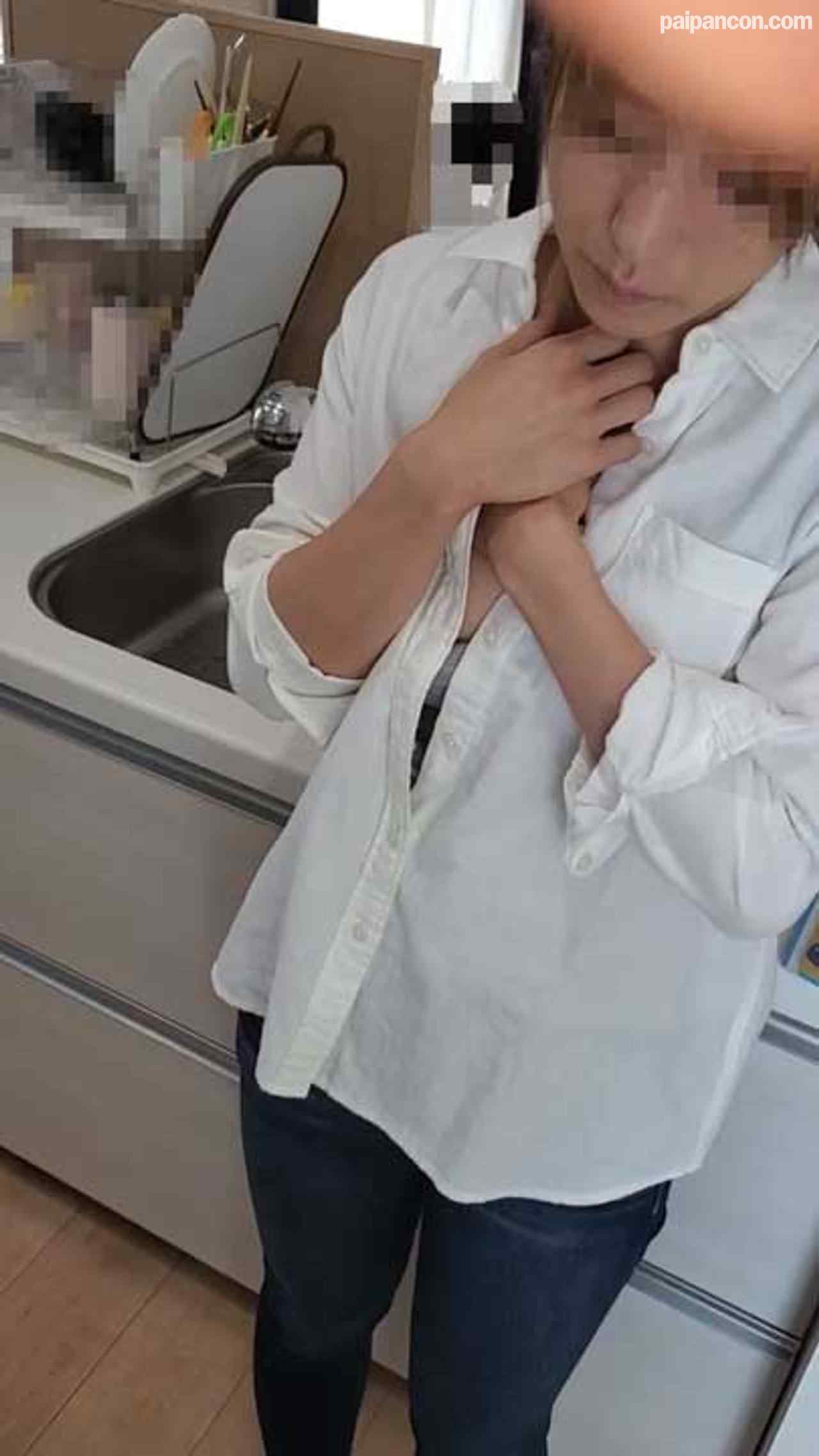 FC2-PPV-1477563 - ※取扱注意【個人】お子さんに気づかれぬよう必死に声を堪えるがあまりの巨根に身体が反応してしまい...