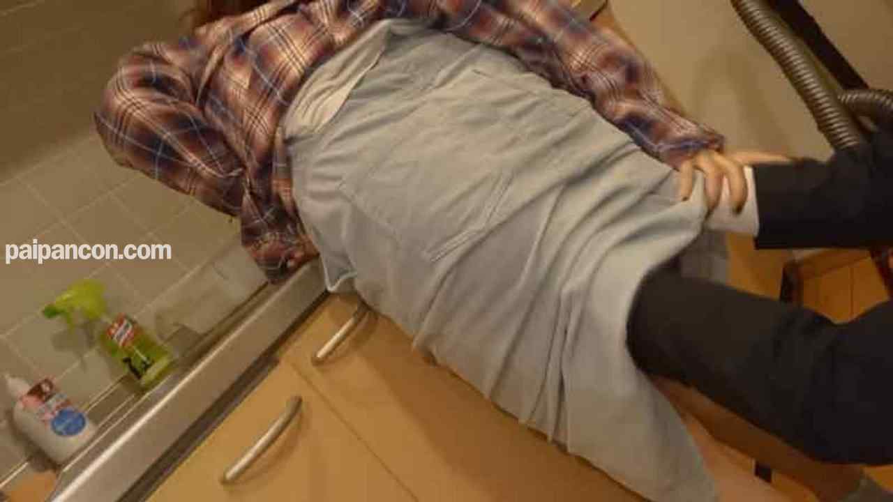 FC2-PPV-3064770 - 【個人】懲りずに抵抗する小柄な人妻は喘ぎ声さえ押し殺しながら耐える。が結局はこうなります。苦しいか？帰らぬ旦那を待ち続ける哀れな奥さんよ。 thumbnail_1.jpg