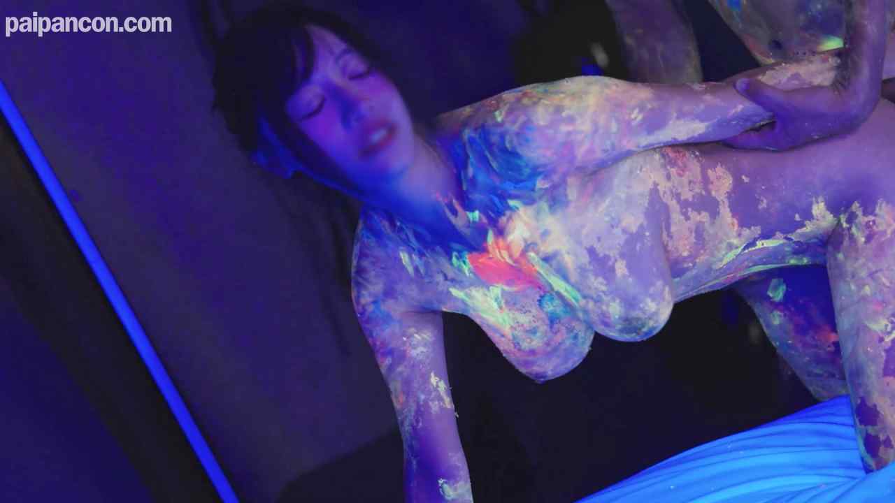 FC2-PPV-4800803 - 【12/04まで半額！】色白スレンダー美巨乳が蛍光ボディペイントで光る！暗闇で美尻を揺らし騎乗位絶頂連発、光る爆乳に大量ぶっかけ！ thumbnail_4.jpg