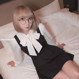 FC2-PPV-4844916 - 【期間限定解禁！】低身長18歳超敏感少ジョがラブホで限界突破♡電マで小さな喘ぎ声が漏れバック激ピストンでピンクパイパンマンコに中出し種付け cover.jpg